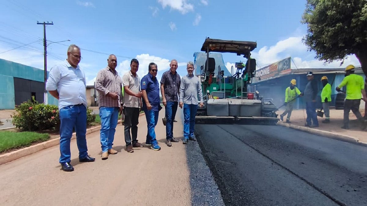 Ezequiel Neiva acompanha o início das obras de recapeamento de 10 km de ruas com asfalto usinado em Cerejeiras