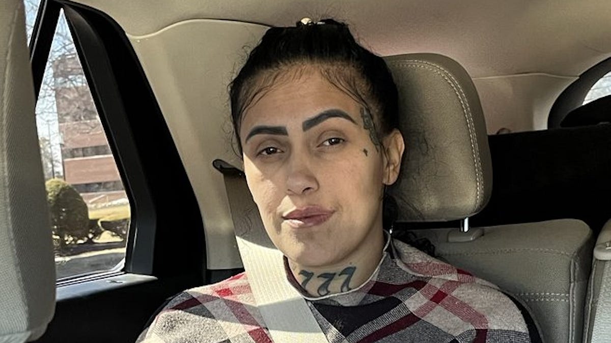 ICE prende nos EUA brasileira procurada por homicídio no Brasil