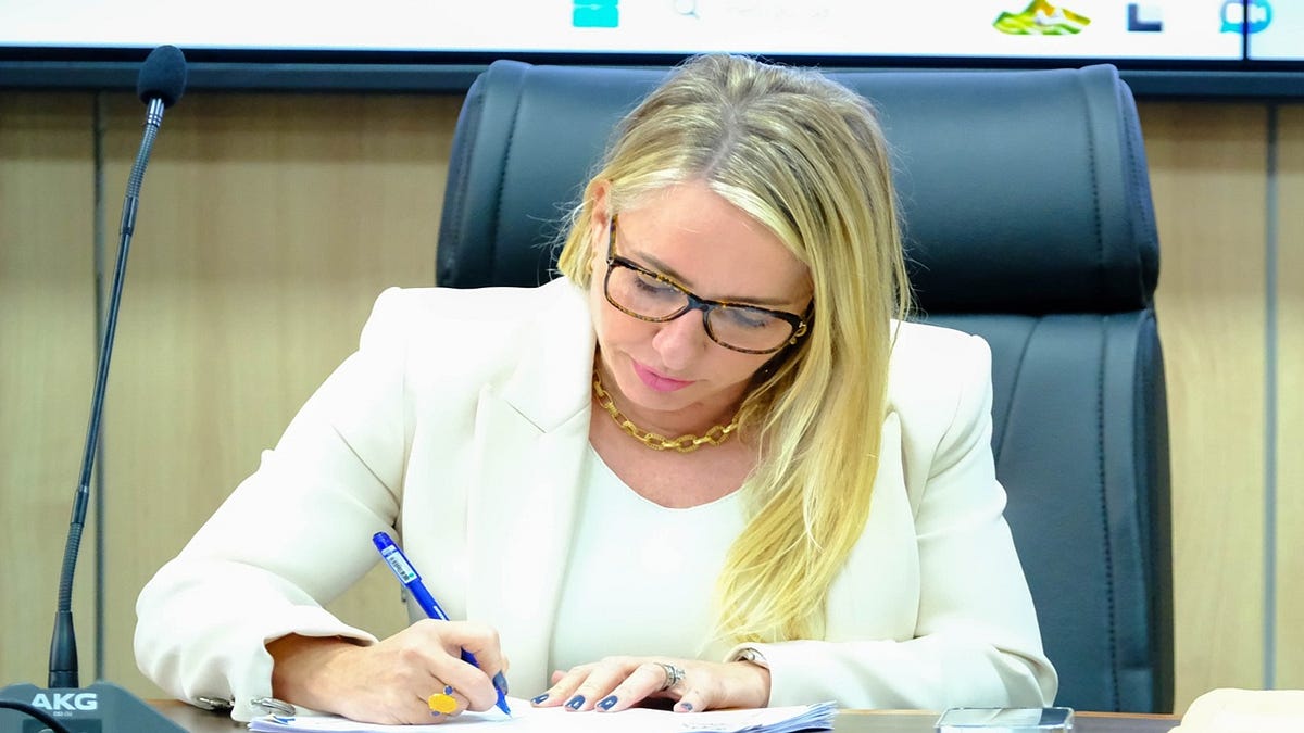 Ieda Chaves propõe spray gratuito para mulheres sob medida protetiva em Rondônia