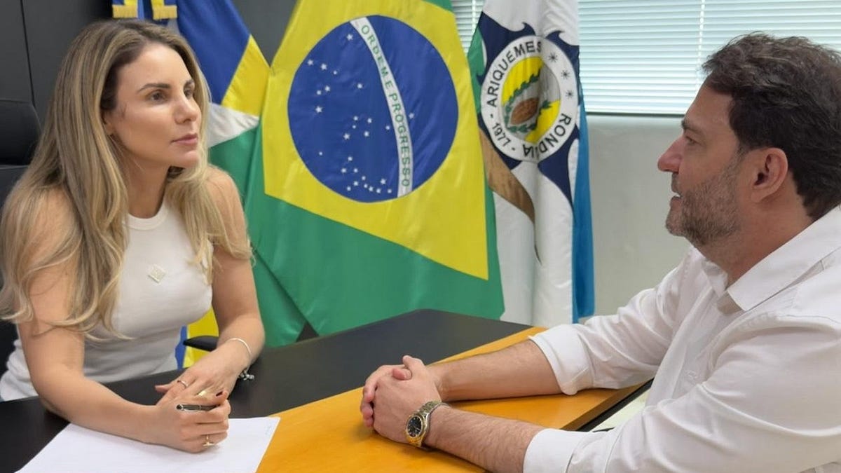 Alex Redano garante ônibus semileito de R$ 2,6 milhões ao município de Ariquemes