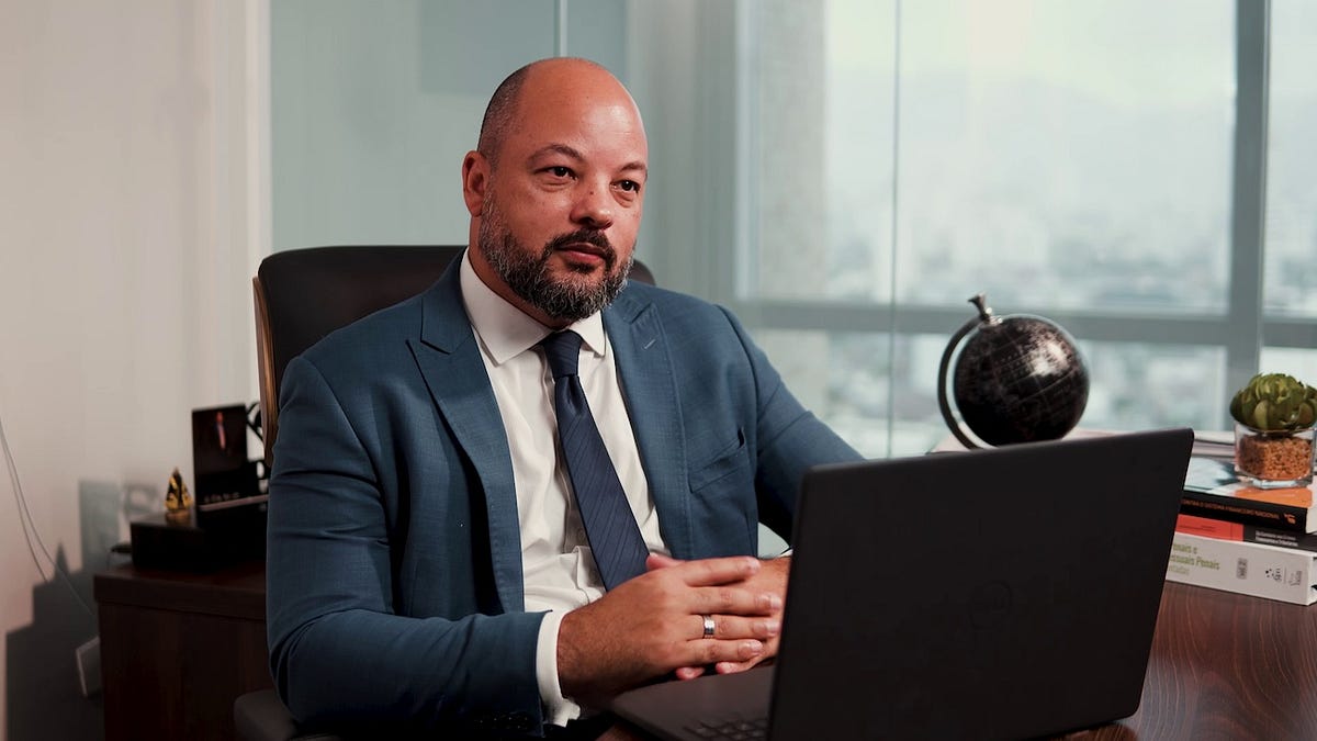 Risco honesto vs. Jogo marcado: a lógica por trás das fraudes financeiras