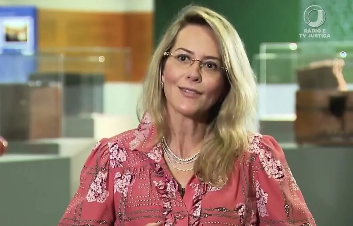 Advogada de Flávio recebeu R$ 33 milhões de fundo sem identificar o serviço