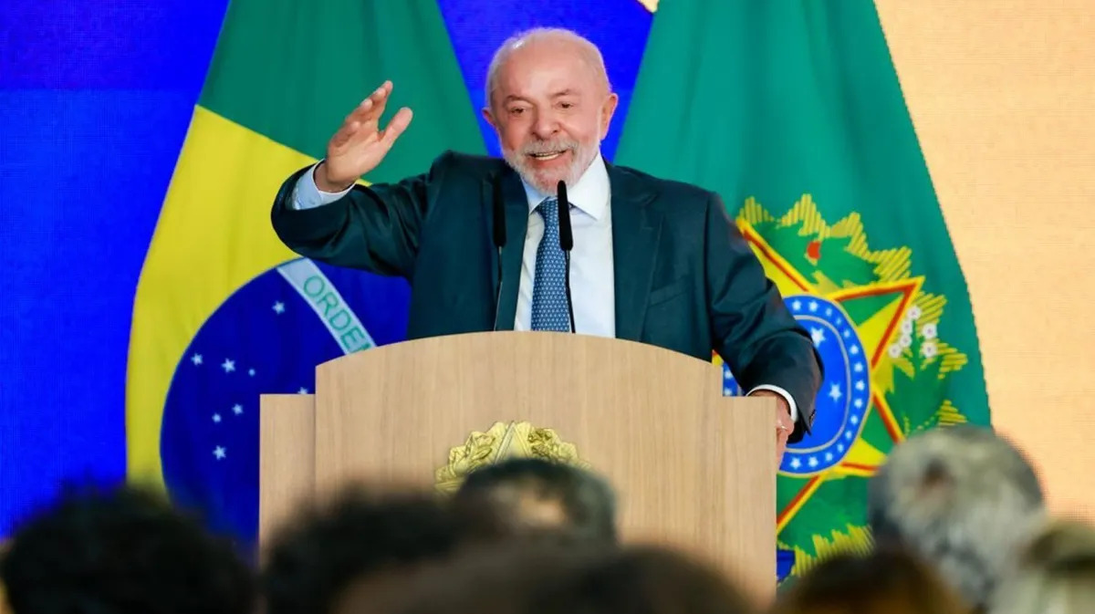 Lula anuncia que vai liberar sigilos e provoca Flávio Bolsonaro