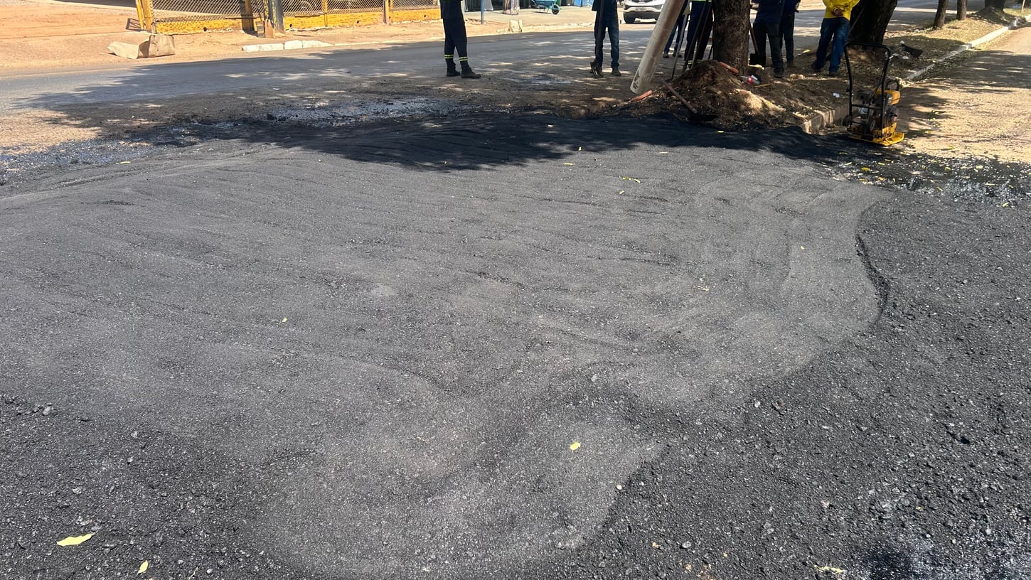 Seis novas ruas recebem tapa-buracos no bairro Cohab