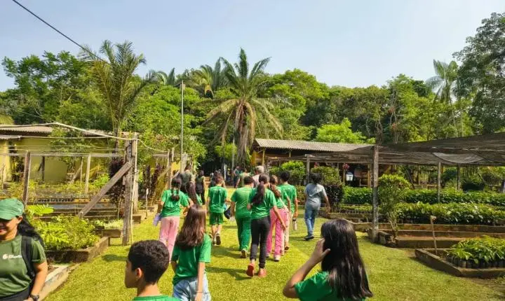 Estudantes da EMEIEF Belezas do Buriti participam de passeio educativo em Porto Velho