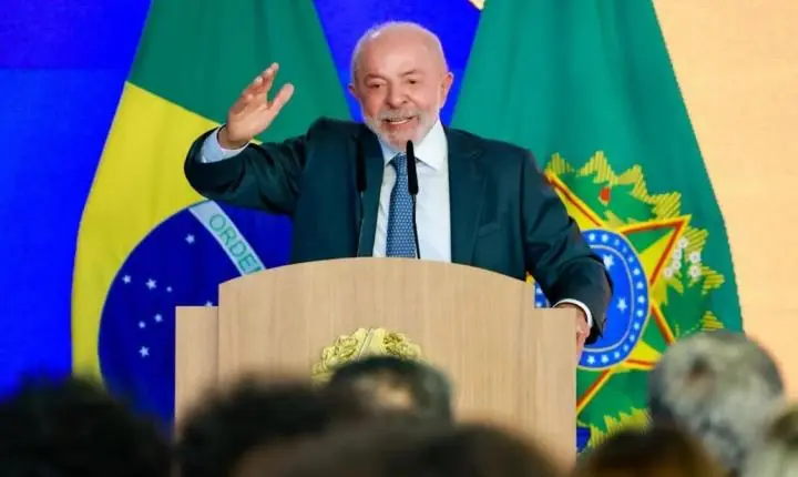 Lula anuncia que vai liberar sigilos e provoca Flávio Bolsonaro