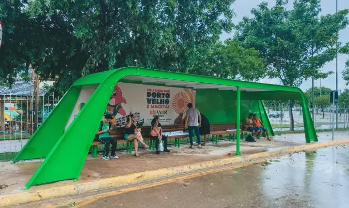 Novo ponto de ônibus em Porto Velho proporciona conforto e inovação tecnológica aos usuários