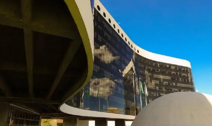 PGE defende extinção de processo para liberação de sigilos de Lula e Flávio Bolsonaro