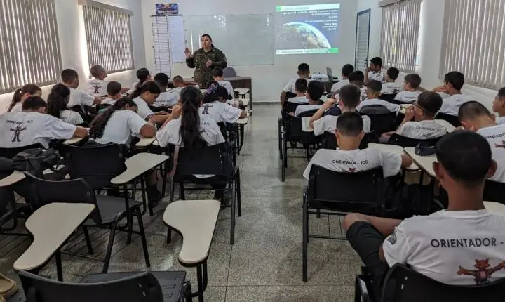 Polícia Ambiental realiza palestra para alunos da Polícia Militar Mirim durante a Semana do Meio Ambiente